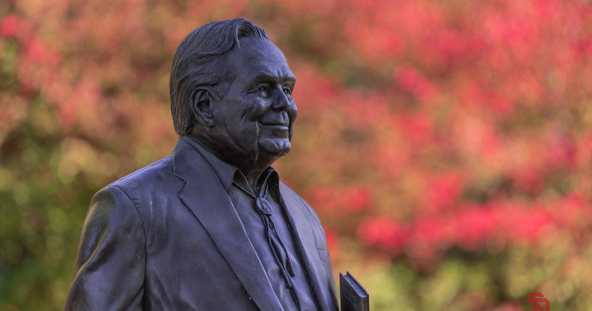 Doc Farber statue on campus