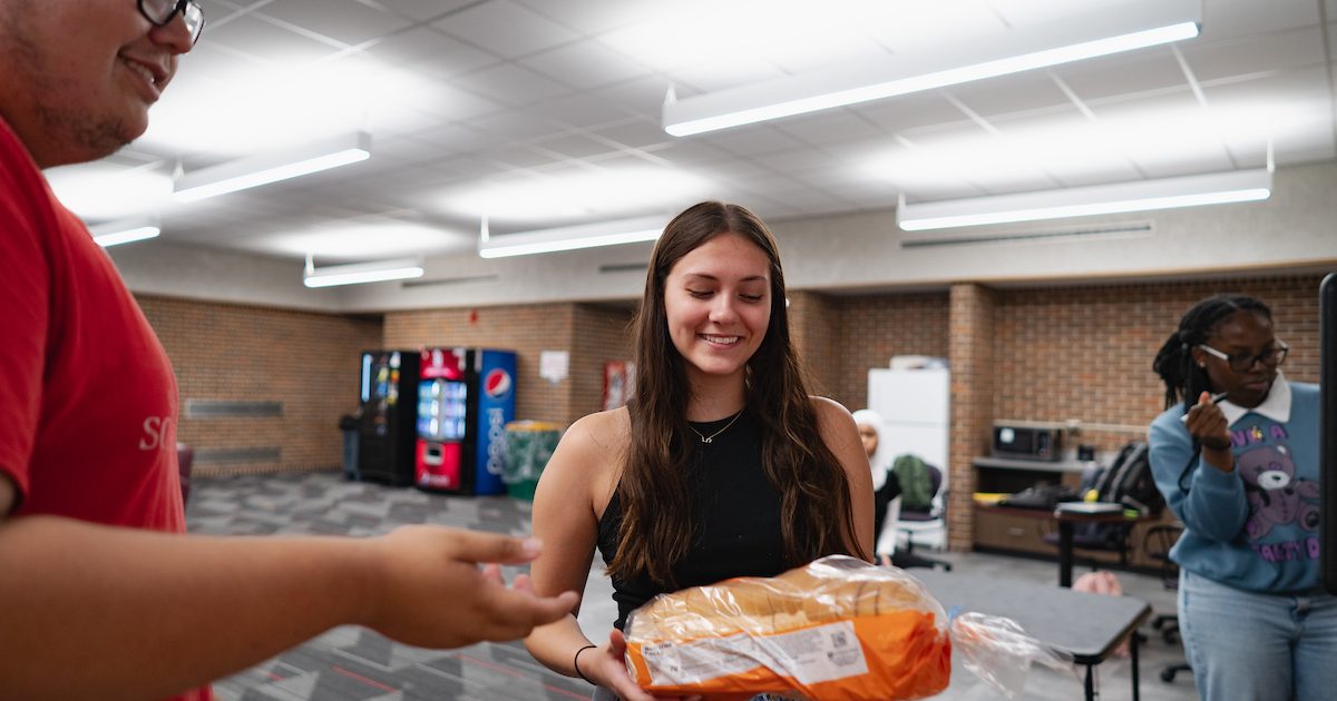 Students getting food at Charlie's Cupboard