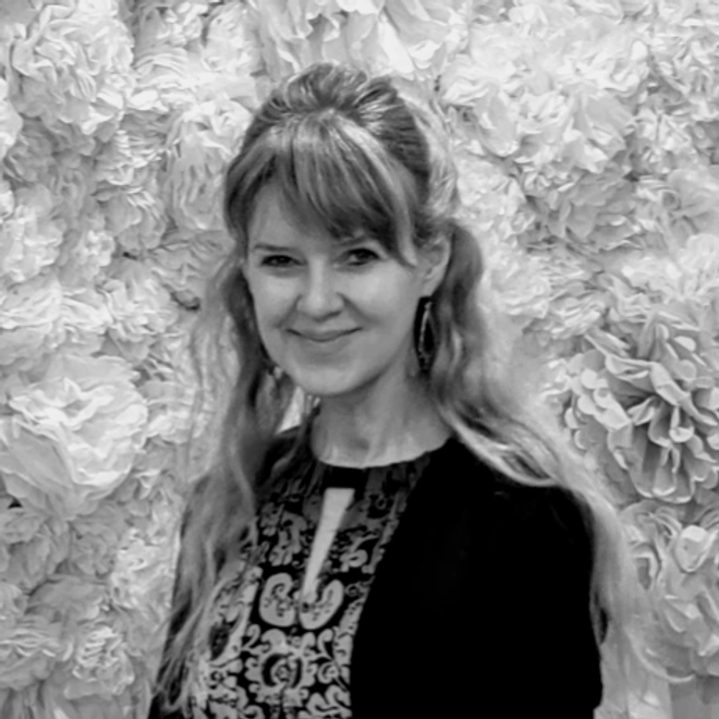 Lisa Dresch headshot