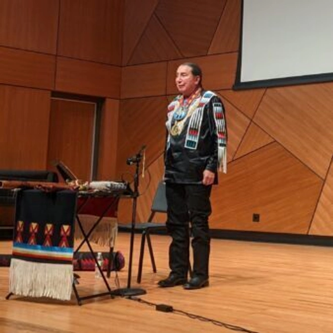 Bryan Akipa performing